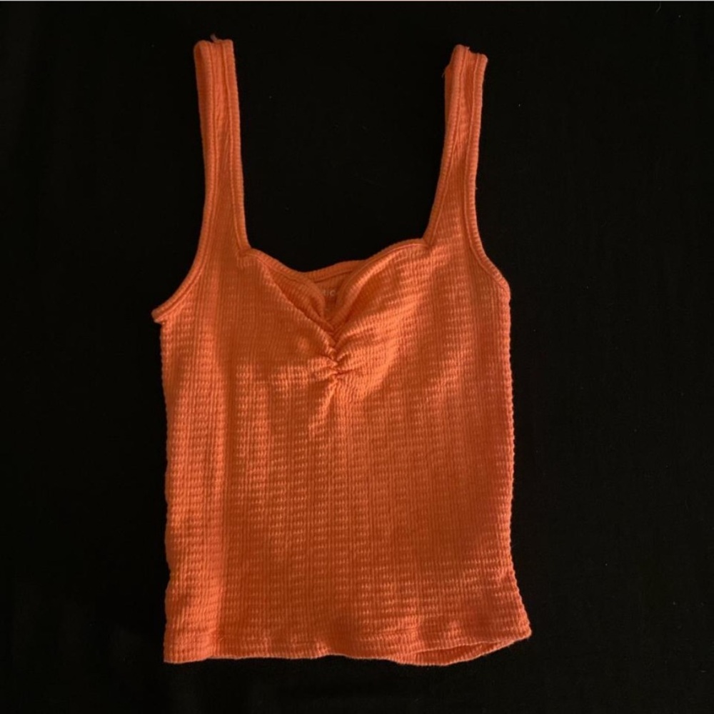 Bright peach color tanktop